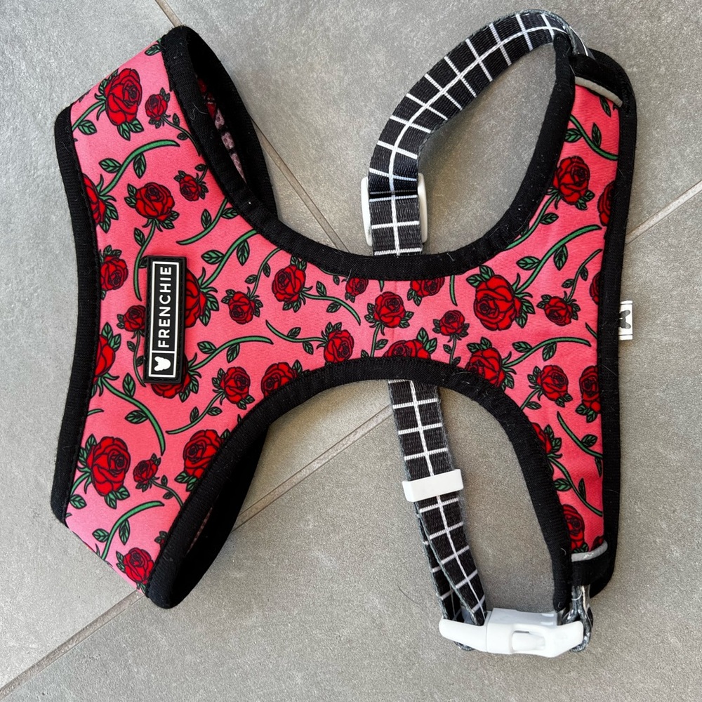 Reversible dog harness